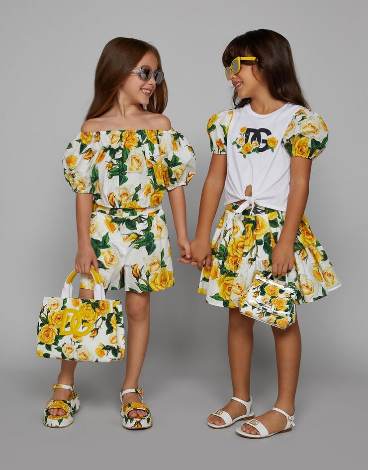 Dolce & Gabbana تيشيرت من بوبلين وجيرسي بطبعة وردة صفراء وشعار DG مطبعة L5JTMIG7K6J