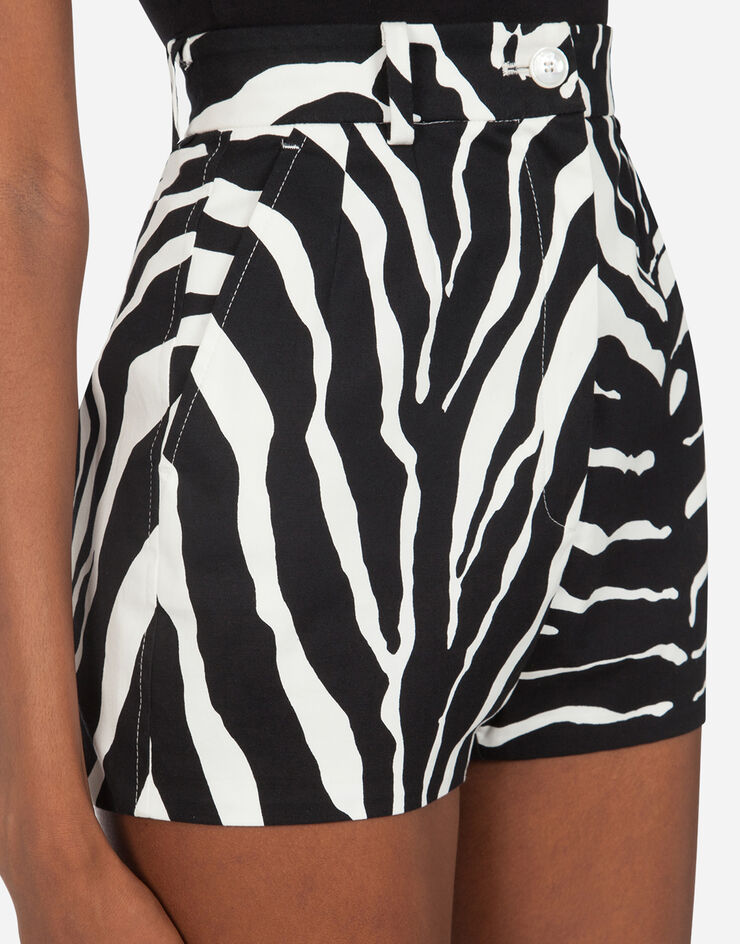 Dolce & Gabbana DRILL SHORTS WITH ZEBRA PRINT Dolce & Gabbana DRILL SHORTS WITH ZEBRA PRINT ЛЕОПАРДОВЫМ ПРИНТОМ FTBVJTFSFJ2