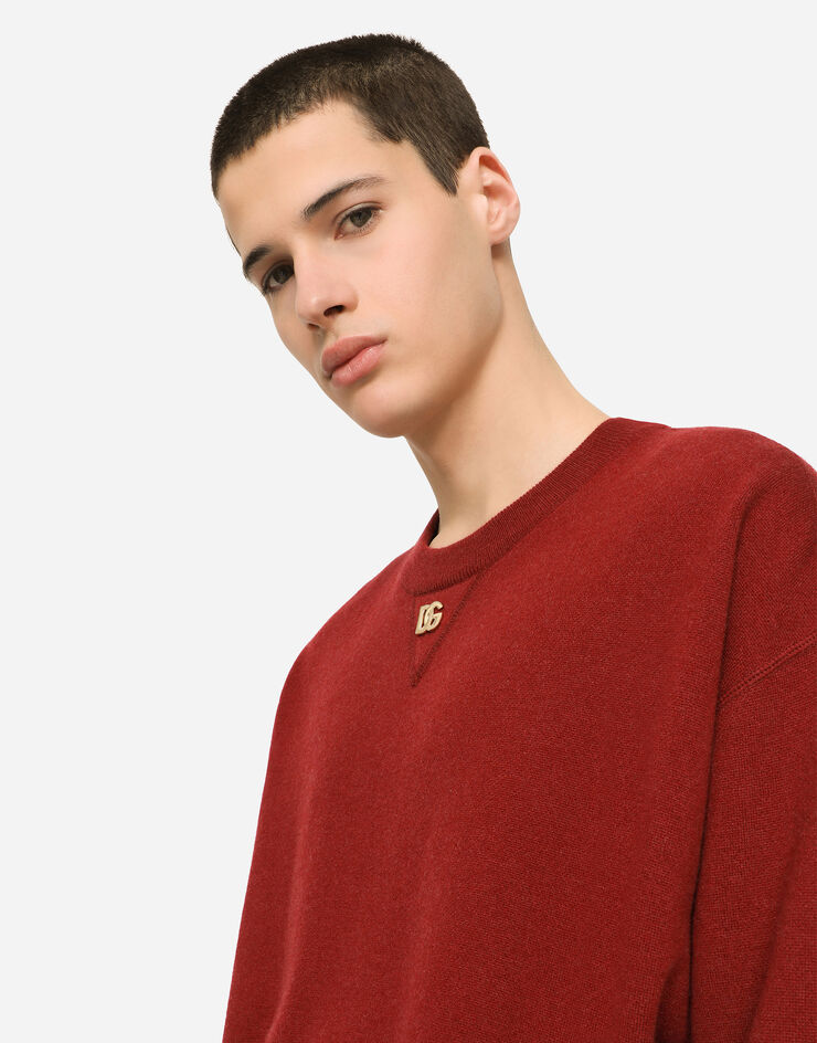 Dolce & Gabbana Jersey de cuello redondo en cachemira con logotipo DG Burdeos GXK88TJAWK8