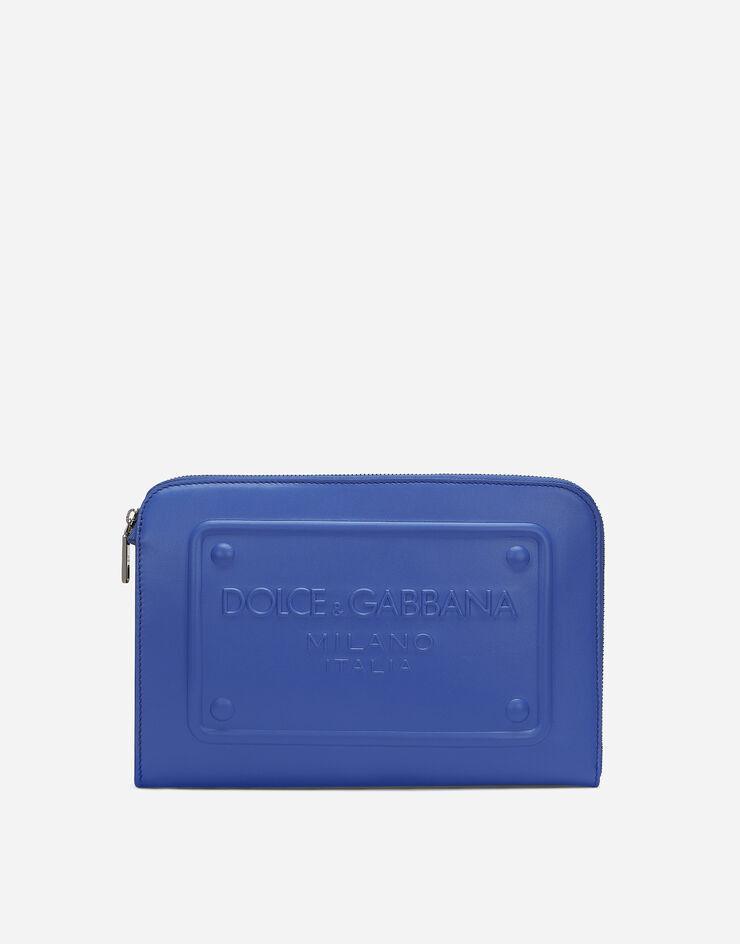 Dolce & Gabbana حقيبة باوتش صغيرة من جلد عجل بشعار بارز أزرق BM1751AG218