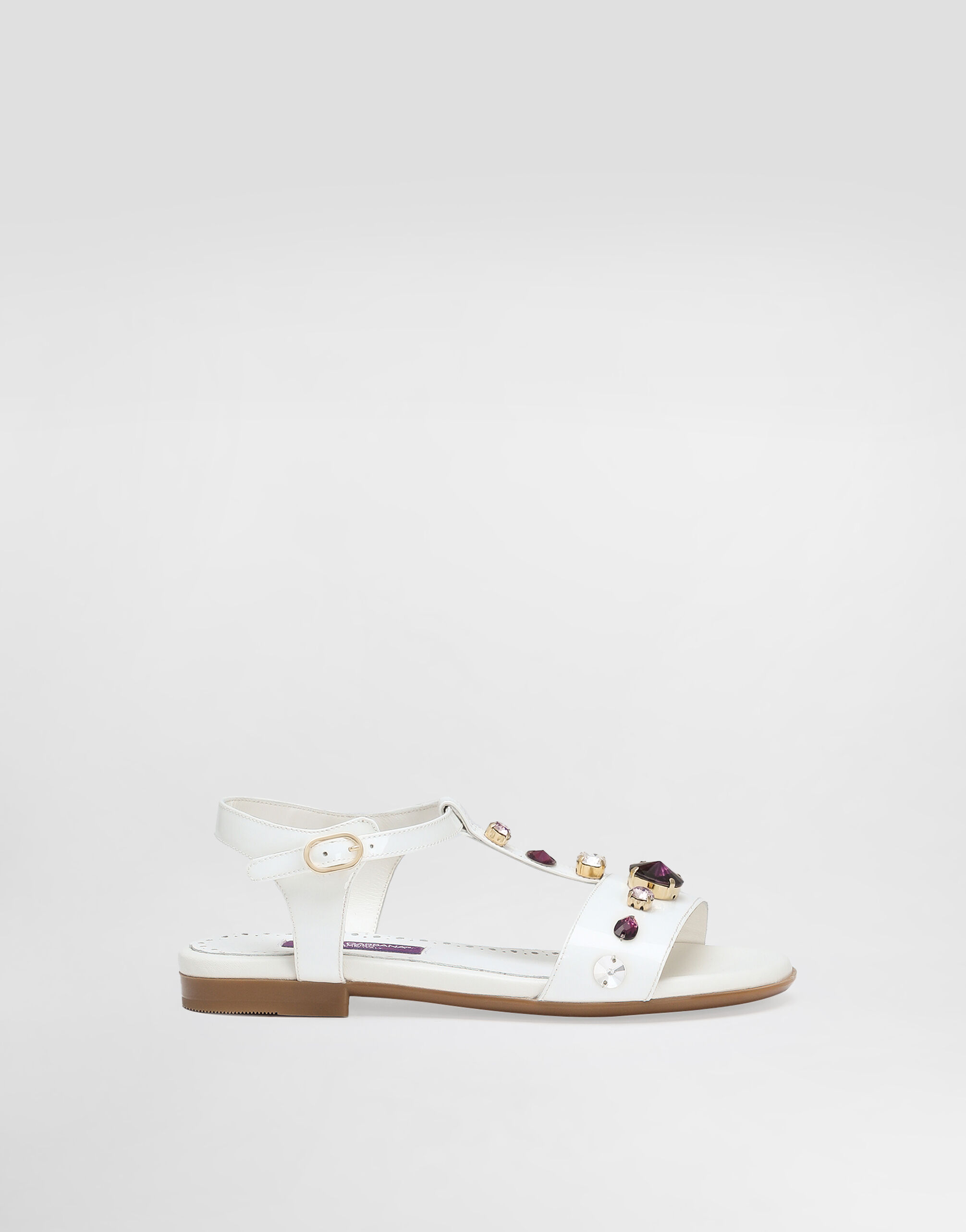 Patent leather sandal with embroidery