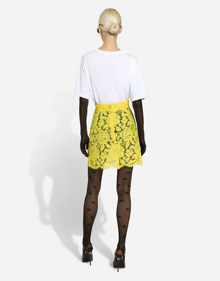 Dolce & Gabbana تنورة قصيرة موسومة من دانتيل كوردونيتو برسمة زهور أصفر F4B7LTHLM7L