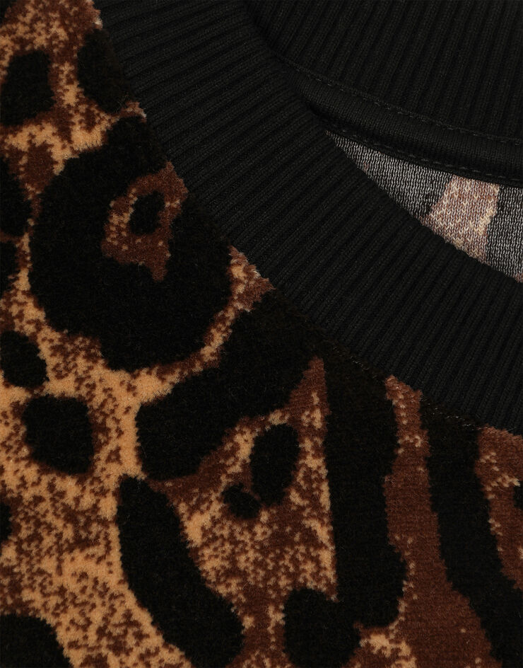 Dolce&Gabbana Sudadera de cuello redondo en jacquard de chenilla con motivo de leopardo Multicolore F9R28TFJ7D5
