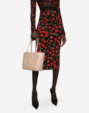Dolce & Gabbana حقيبة تسوق صغيرة من جلد عجل بشعار DG وردي فاتح BB7337AW576