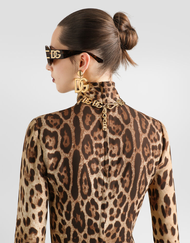 Dolce & Gabbana Kleid aus charmeuse mit leo-print Drucken F612KTFSADD