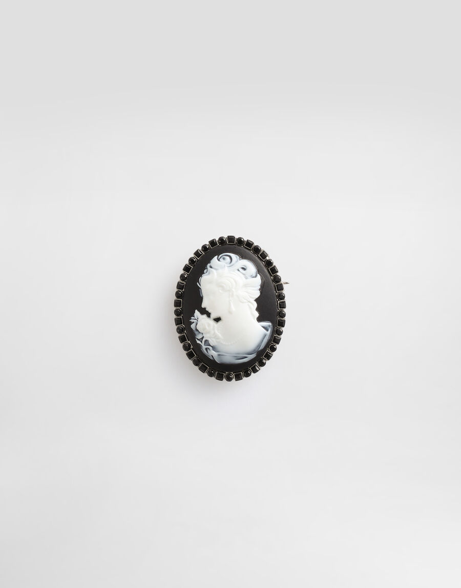 Oval cameo brooch