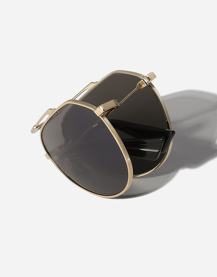 Dolce & Gabbana 「ステファノ」サングラス オペークシルバー VG2302VM2R5