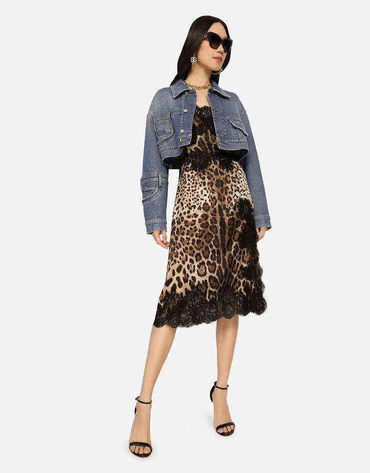 Dolce & Gabbana Vestido midi de lencería en raso con estampado de leopardo y bordes en encaje Multicolor F6A5DTFSAXY