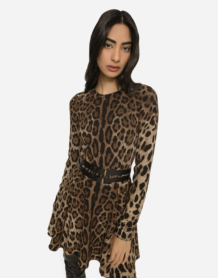 Dolce&Gabbana Vestido corto de cady con estampado de leopardo Estampado Animalier F6CPYTFSRKI