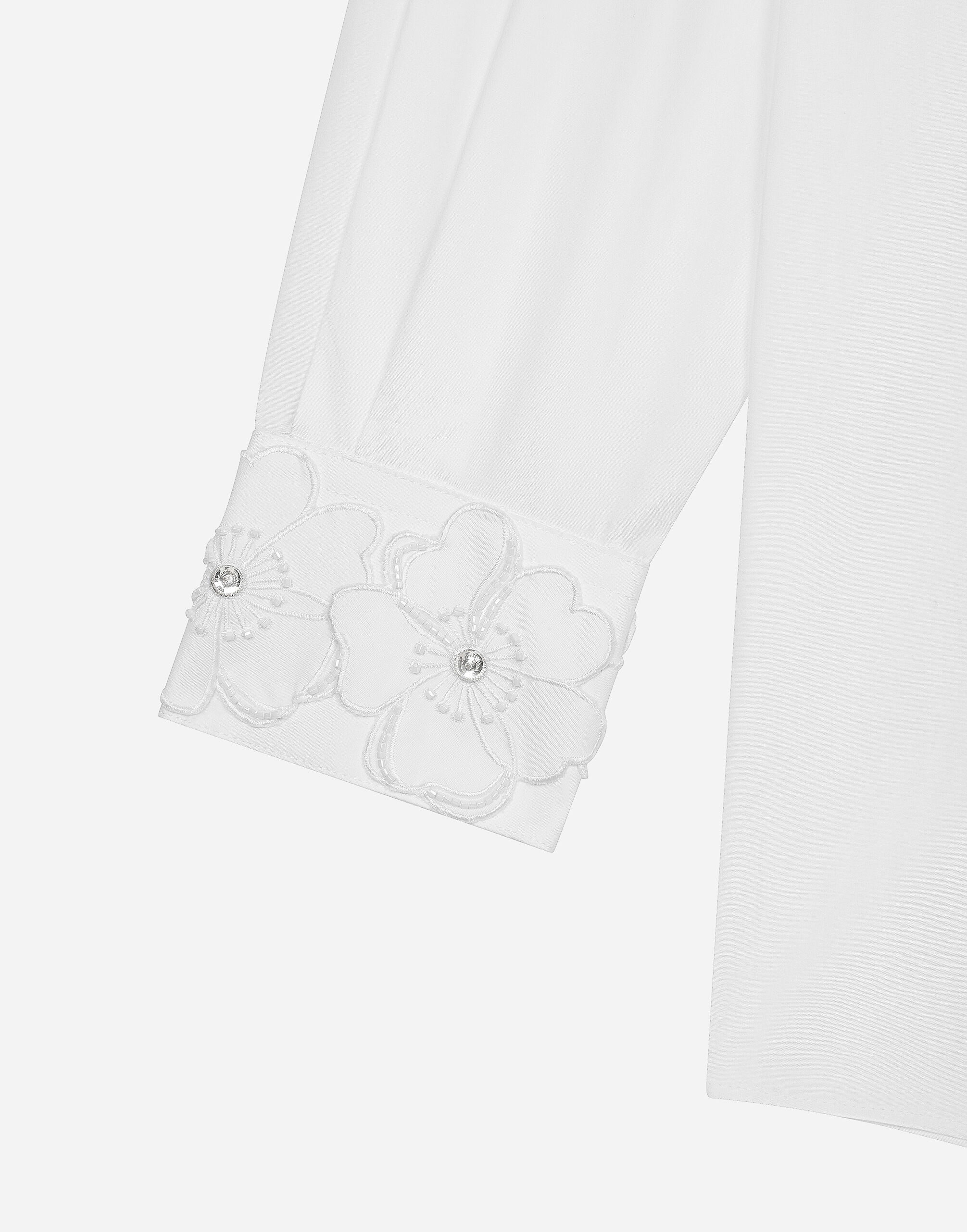 Long-sleeved cotton shirt with embroidered collar in White