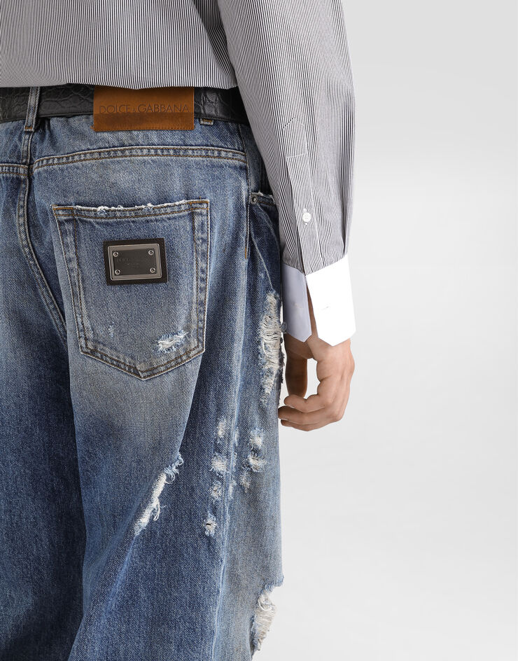 Dolce & Gabbana Oversize-Jeans aus Baumwolle mit Plakette Mehrfarbig GWVNXDG8MT7