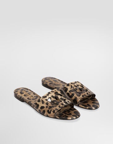 Dolce & Gabbana Sandalia plana de piel de becerro con estampado leo Print CQ0436A0426