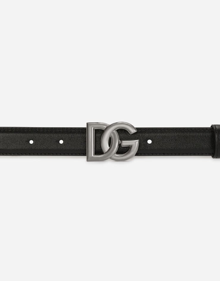 Dolce & Gabbana حزام من جلد العجل بمشبك شعار DG متقاطع متعدد الألوان BC4645AQ292