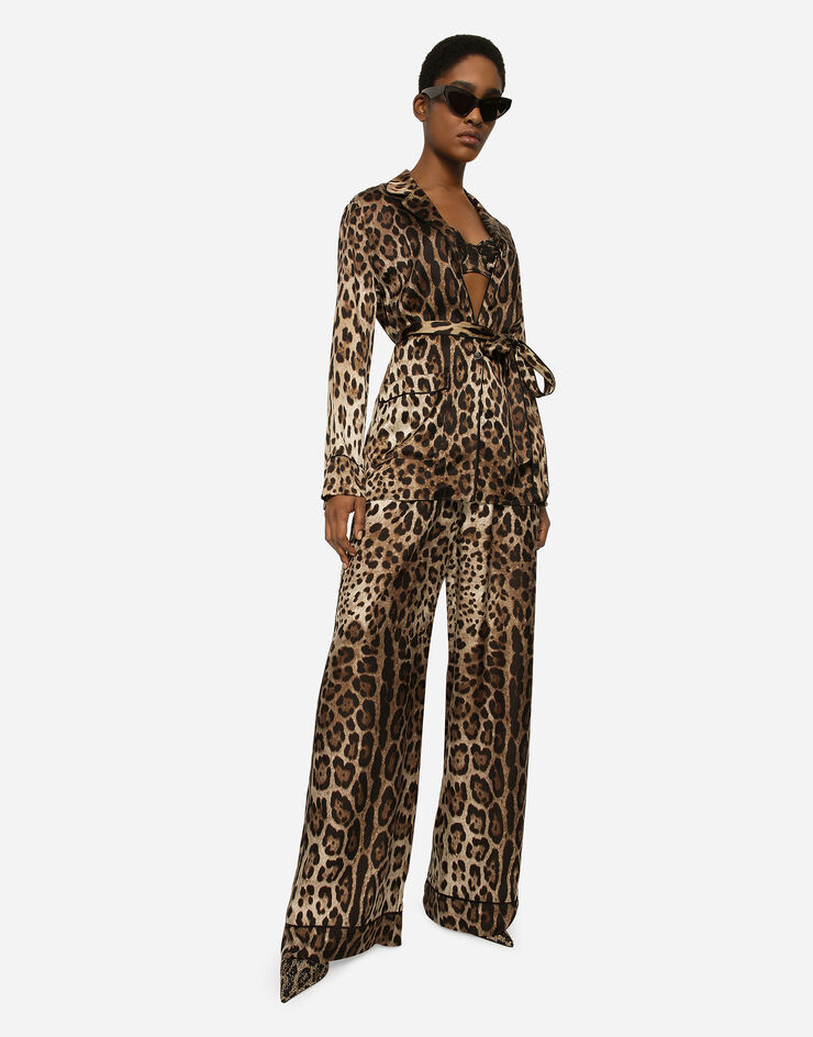 Dolce & Gabbana Camicia pigiama in raso stampa leopardo con cintura Multicolore F5I89TFSAXY