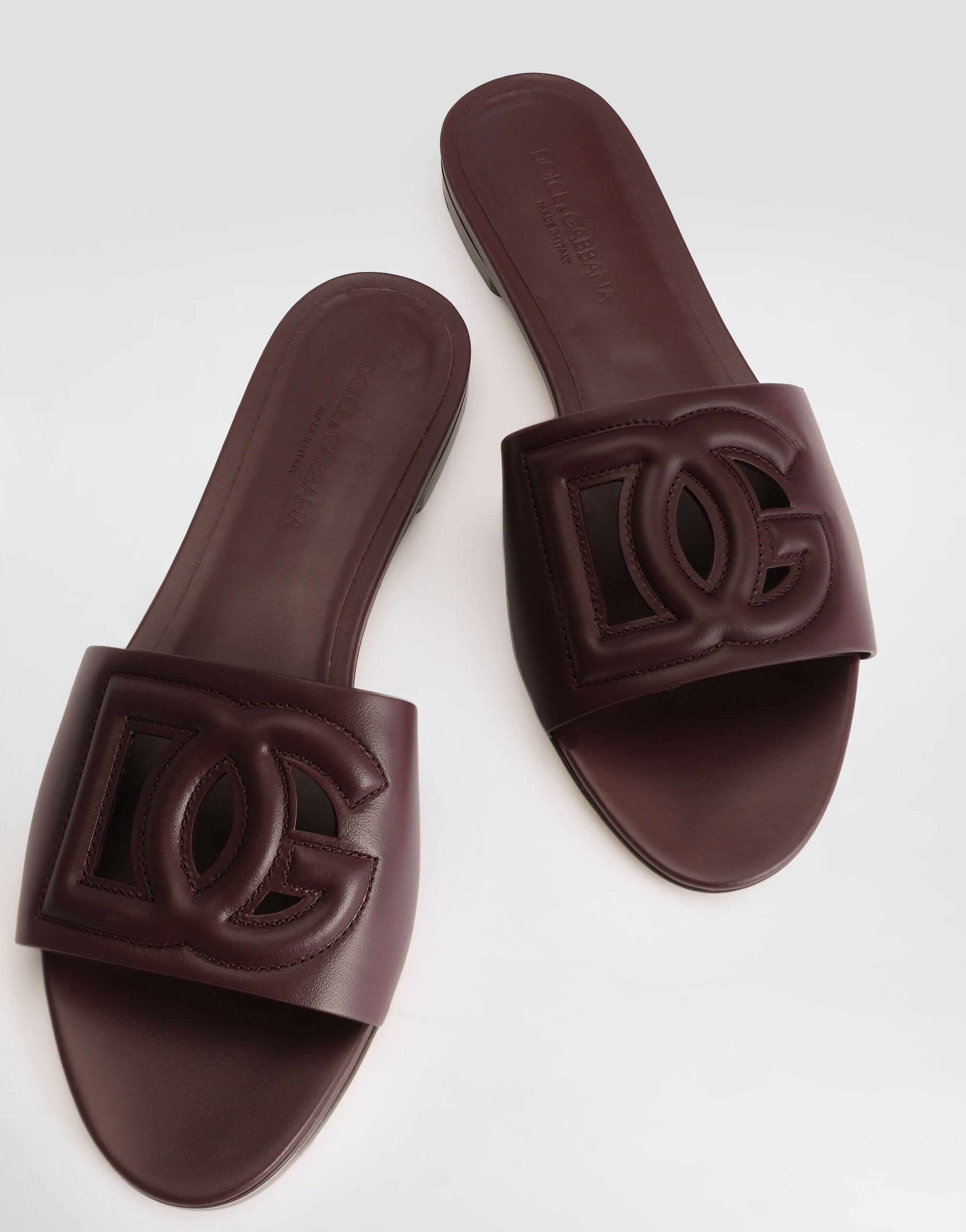 Bordeauxのウィメンズ Calfskin sliders with DG logo | Dolce&Gabbana®