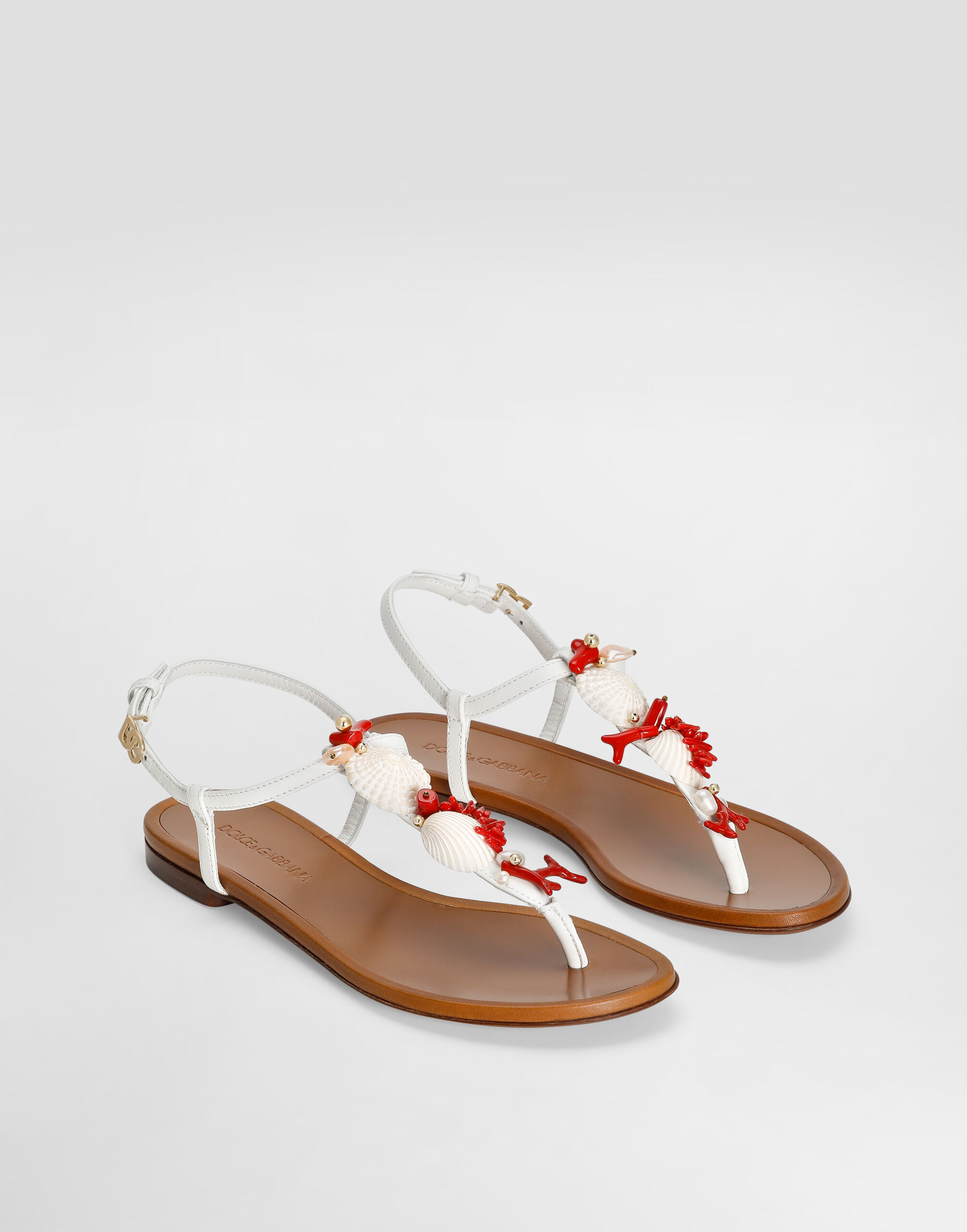 DOLCE & GABBANA エンヘリッシュトサンタル CQ0604AW116 8V135 Nappa leather thong sandals with coral embroidery in White