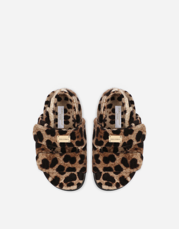 Dolce & Gabbana Sandalia de rizo con estampado de leopardo Estampado Animalier D11172AM154