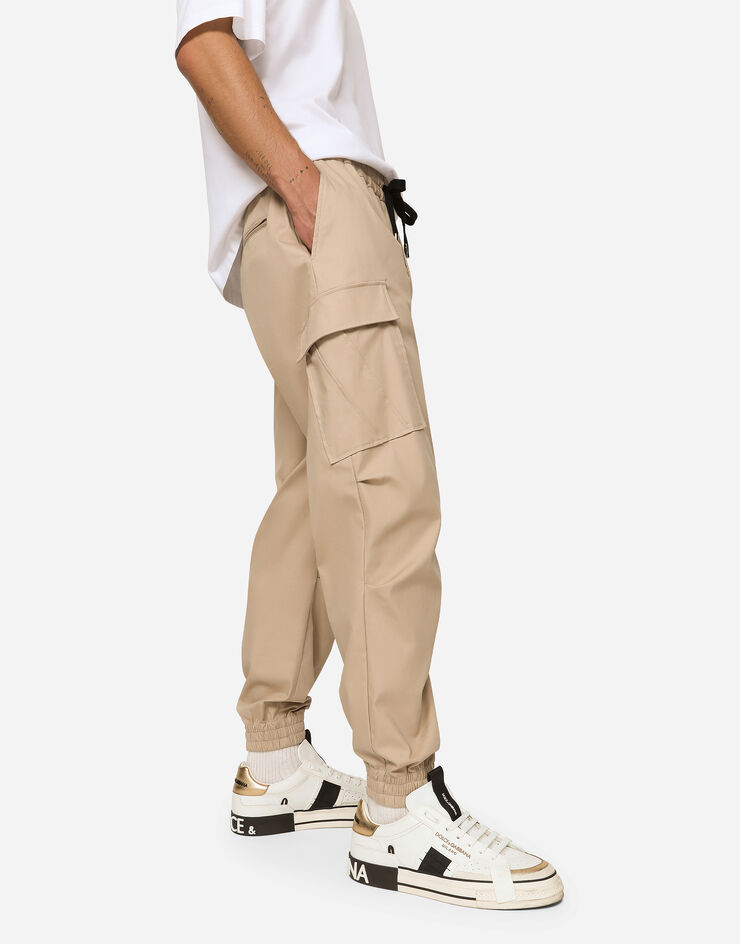 Dolce & Gabbana Pantalon cargo en coton avec plaquette à logo Beige GW5OHTFUFMF