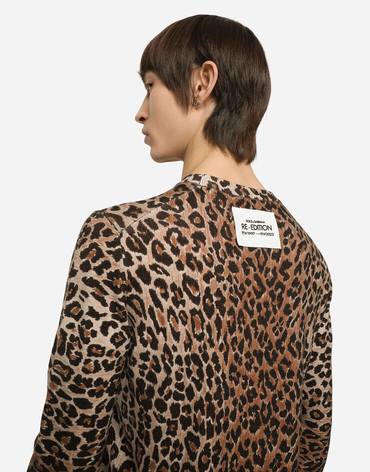 Dolce & Gabbana Jersey de cuello redondo de lana con estampado de leopardo Estampado Animalier GXP80TJAHJN