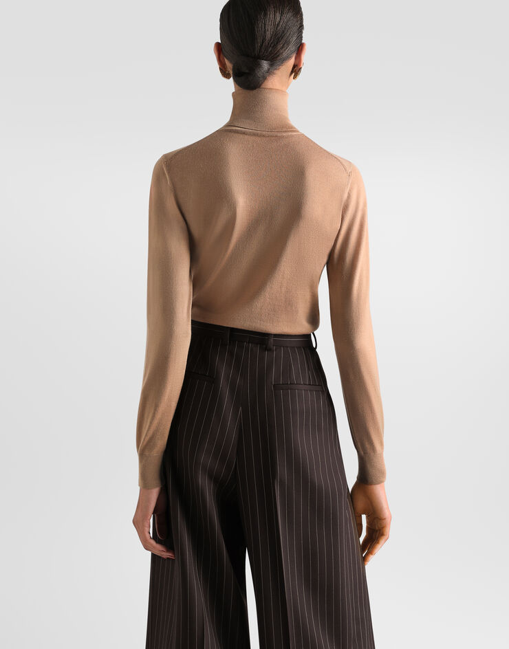 Dolce & Gabbana Cashmere turtleneck pullover Dolce & Gabbana Cashmere turtleneck pullover Beige FXW94TJBW24