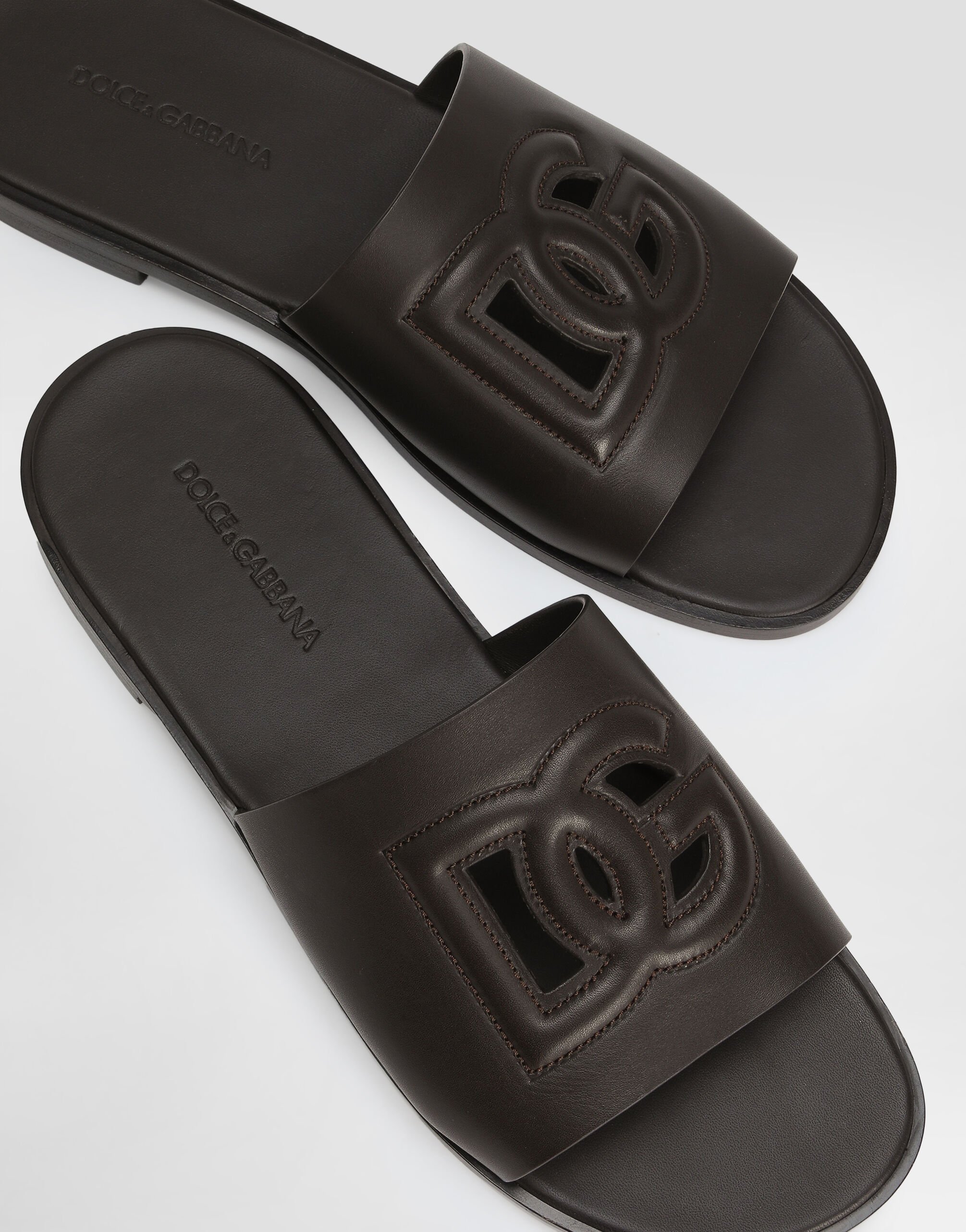 サンダル DOLCE  GABBANA Men Sandals A80397AO6028H042 Brown Calfskin sliders in Brown for Men | Dolce&Gabbana® US