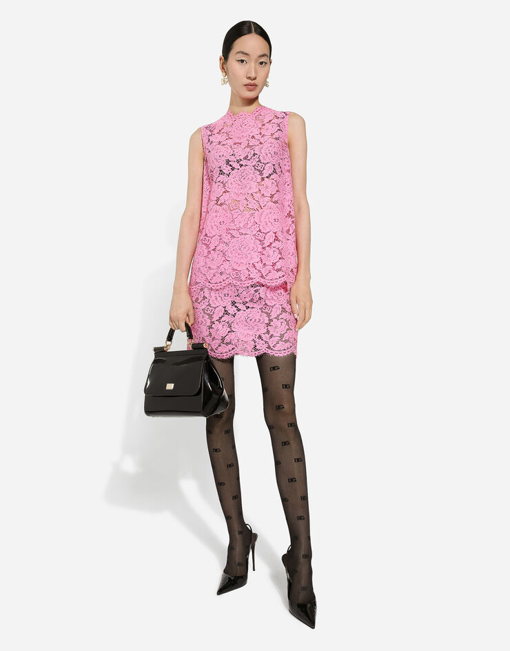Dolce & Gabbana تنورة قصيرة موسومة من دانتيل كوردونيتو برسمة زهور وردي F4B7LTHLM7L