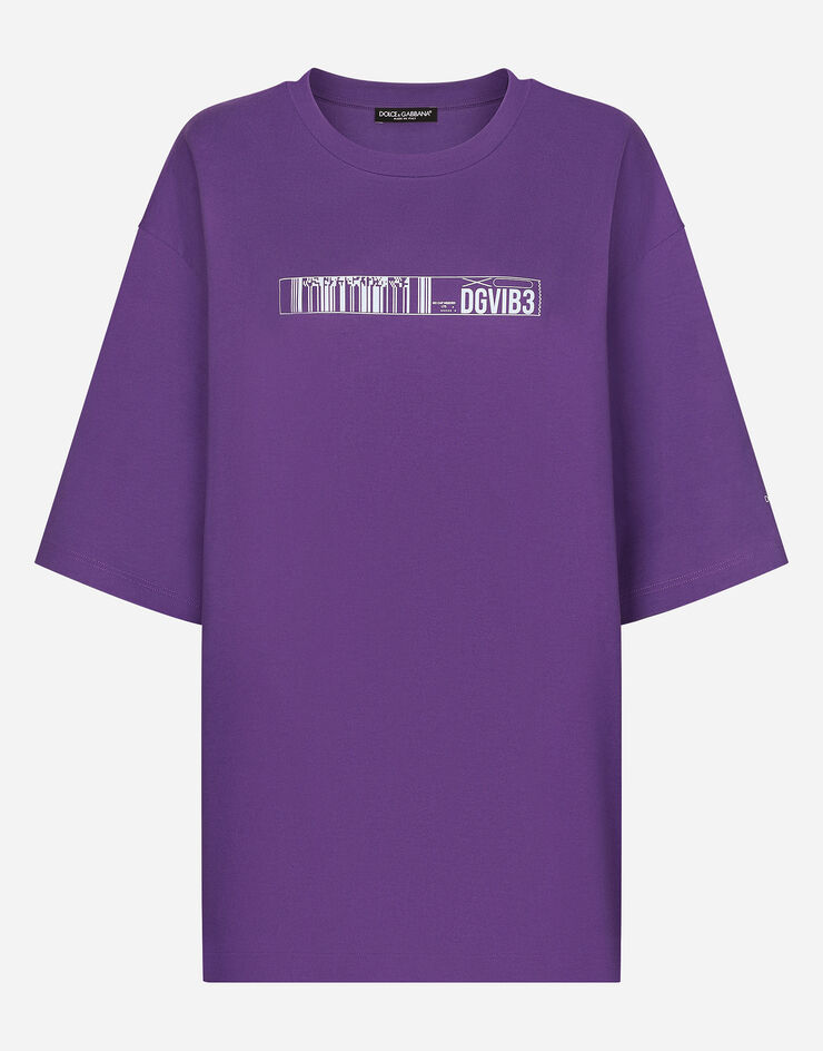 Dolce & Gabbana Kurzarm-T-Shirt mit Rundhalsausschnitt aus Baumwolljersey mit Print DGVIB3:<br>• Grün<br>• Rundhalsausschnitt<br>• Weite kurze Ärmel<br>• Weite Passform<br>• Der Artikel hat bei Größe S IT eine Länge von 79 cm ab der hinteren Mitte<br>• Das Model ist 175 cm groß und trägt Größe L IT<br>• Made in Italy Violett F8U94TG7K3D