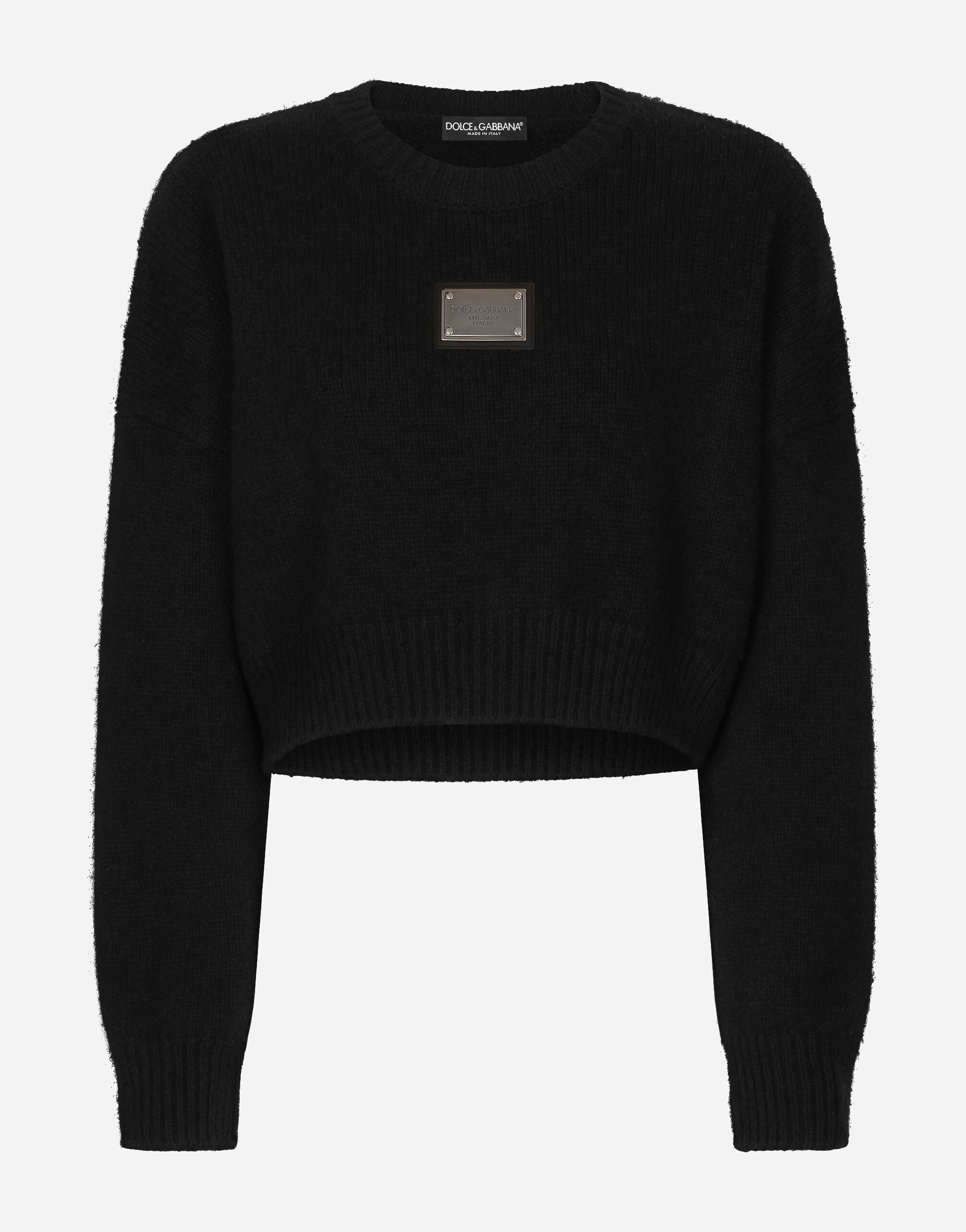 Wool and cashmere round neck sweater with logo tag in Black for