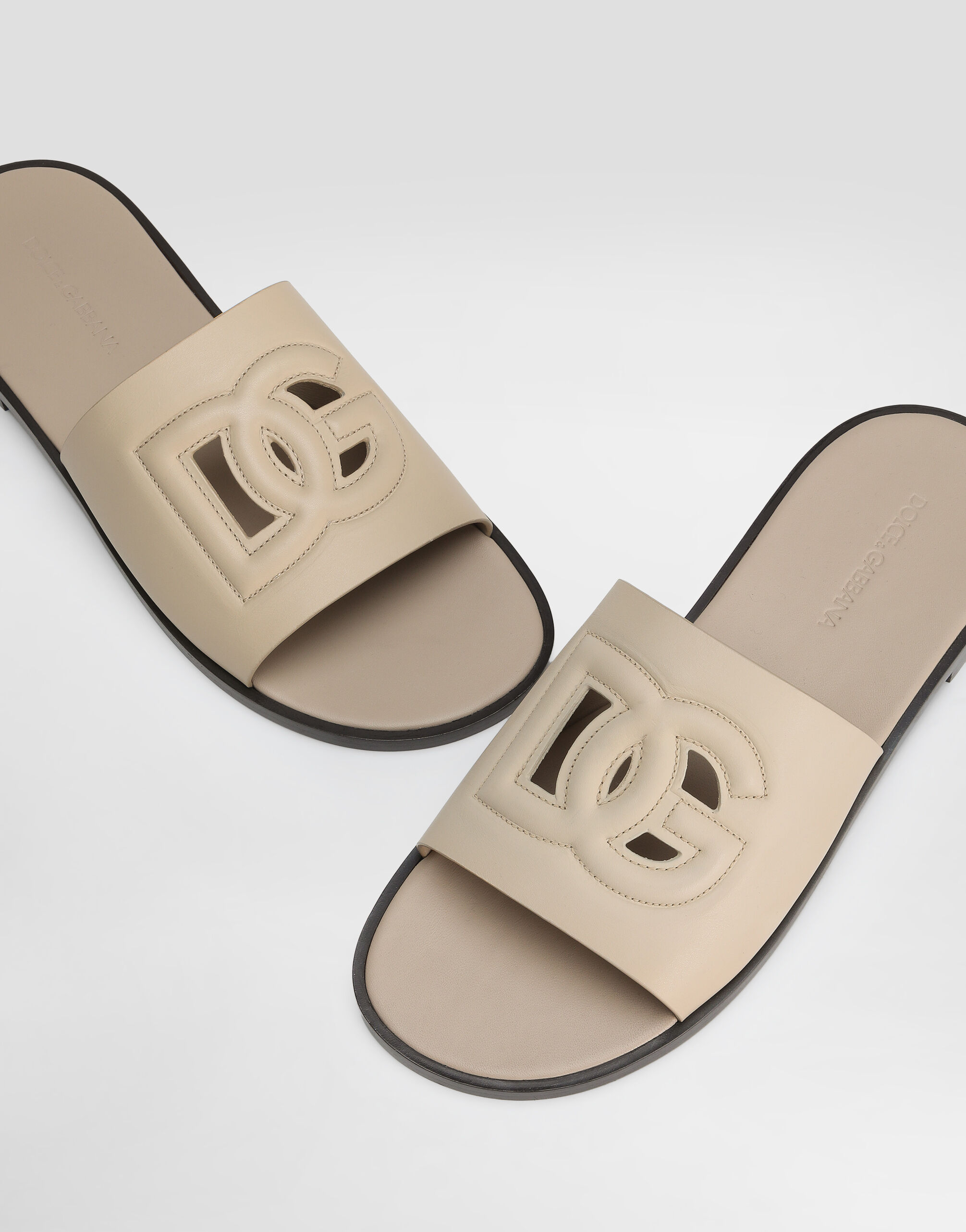 サンダル Dolce & Gabbana FW25 Logo slides (A80397AO602 80999) Calfskin sandals in Beige for Men | Dolce&Gabbana® US