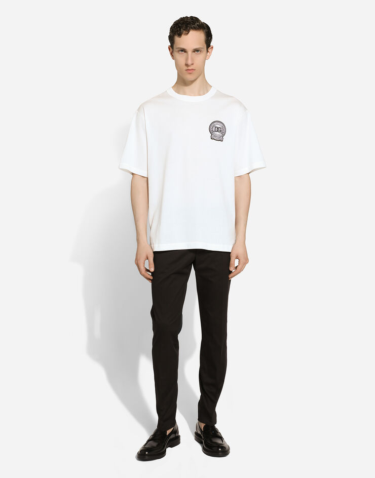 Dolce & Gabbana T-Shirt aus bedruckter Baumwolle mit Logostickerei Weiss G8PN9ZG7NYE