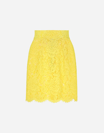 Dolce & Gabbana تنورة قصيرة موسومة من دانتيل كوردونيتو برسمة زهور أصفر F29UCTHJMOK