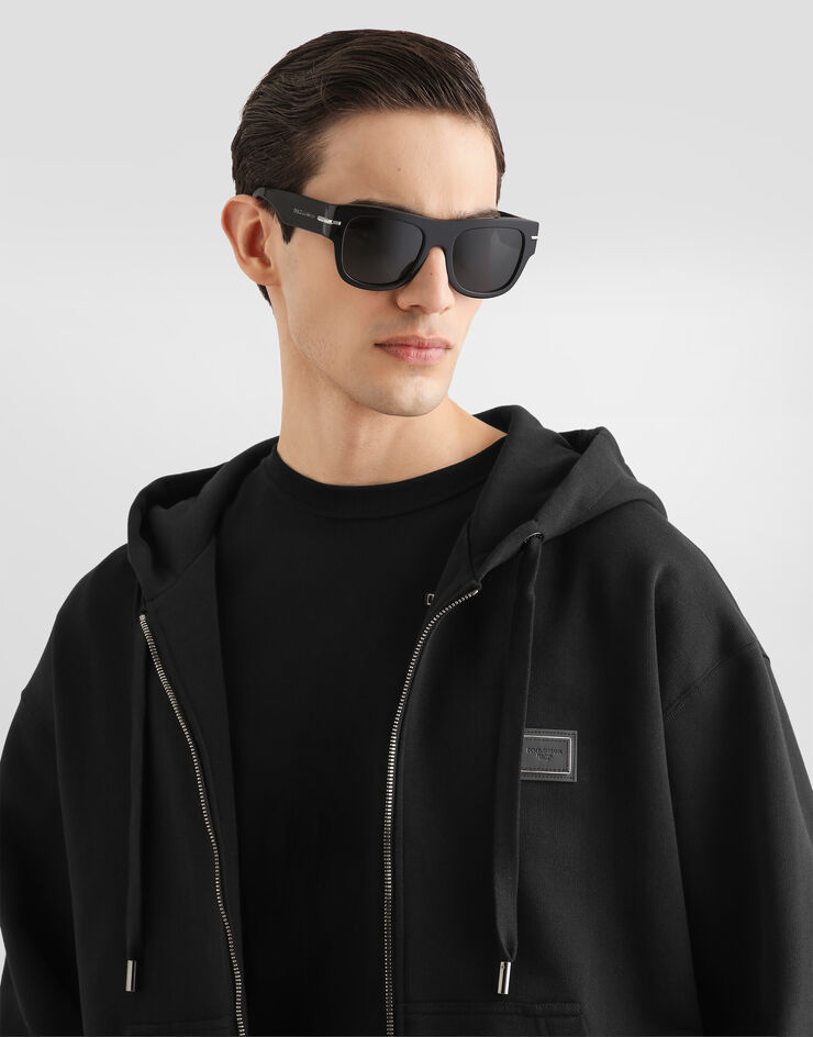 Dolce & Gabbana Cotton hooded sweatshirt with logo plate Dolce & Gabbana Cotton hooded sweatshirt with logo plate Black G9CEGTG7Q2O