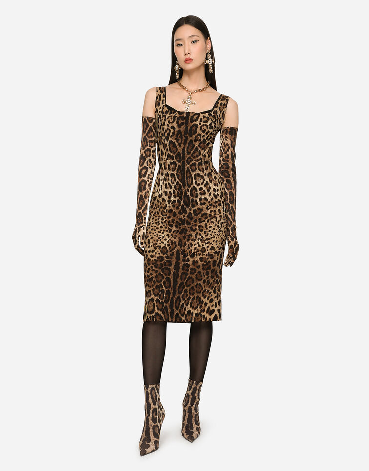Dolce & Gabbana Robe mi-longue en charmeuse à imprimé léopard Multicolore F6F4ZTFSADD