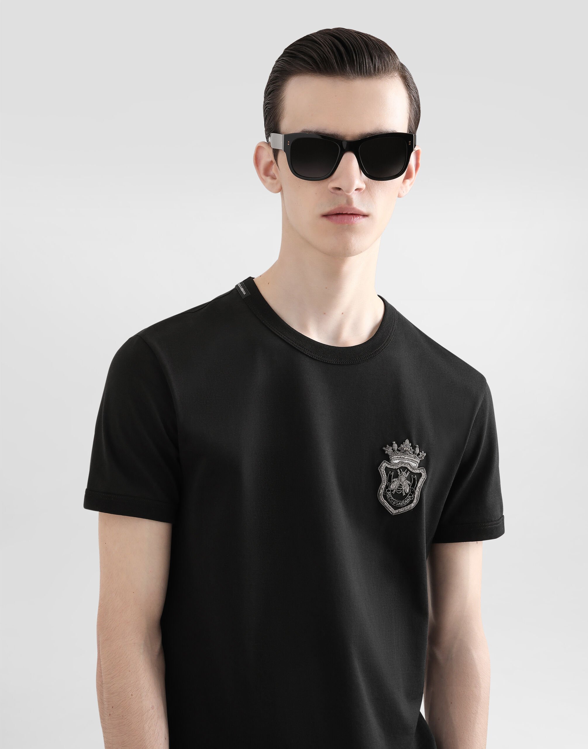 Tシャツ・カットソー DOLCE & GABBANA COTTON T-SHIRT WITH HERALDIC PATCH Cotton T-shirt with heraldic patch in Black for Men