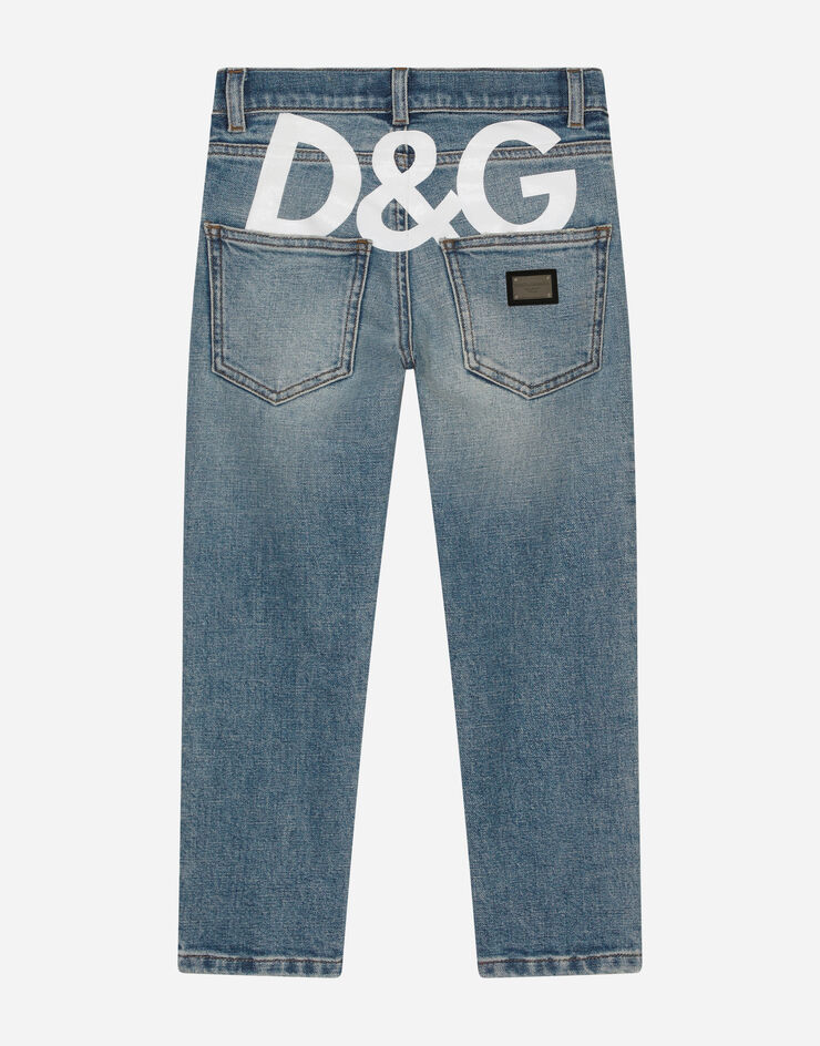DolceGabbanaSpa Pantalon 5 poches en denim stretch traité avec imprimé logo Multicolore L42F59LDB39