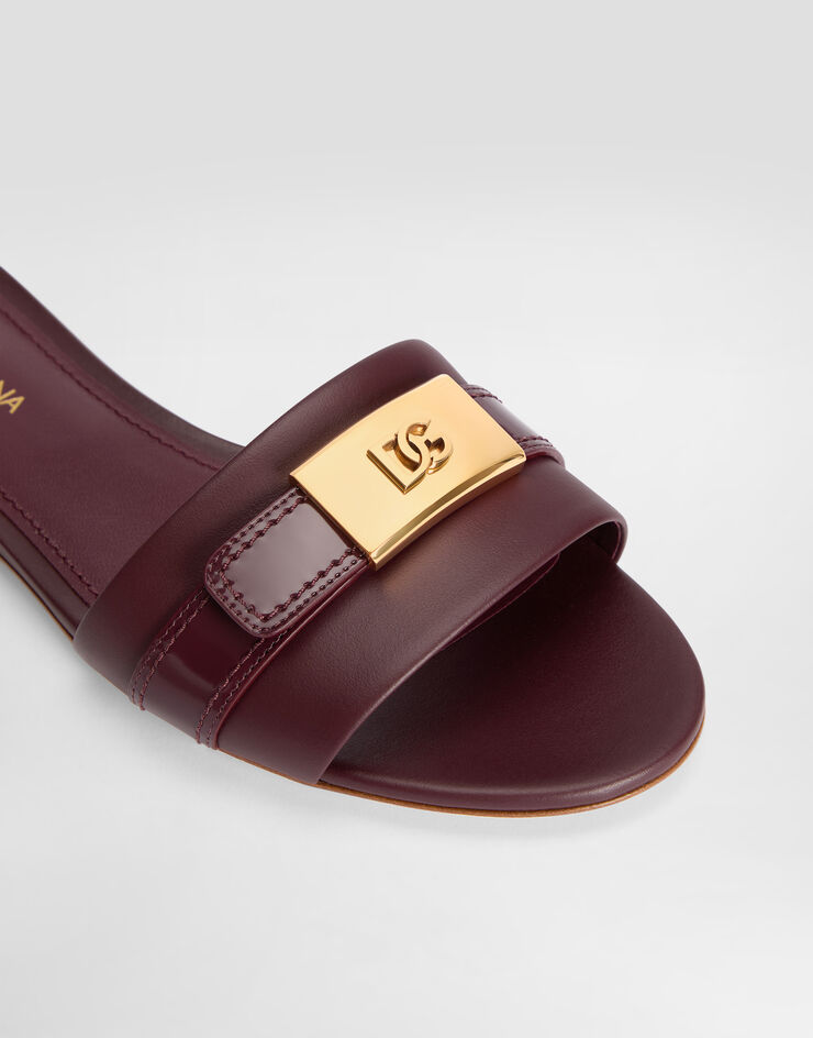 Dolce & Gabbana Flat slides in calfskin Dolce & Gabbana Flat slides in calfskin Bordeaux CQ0731A3S70