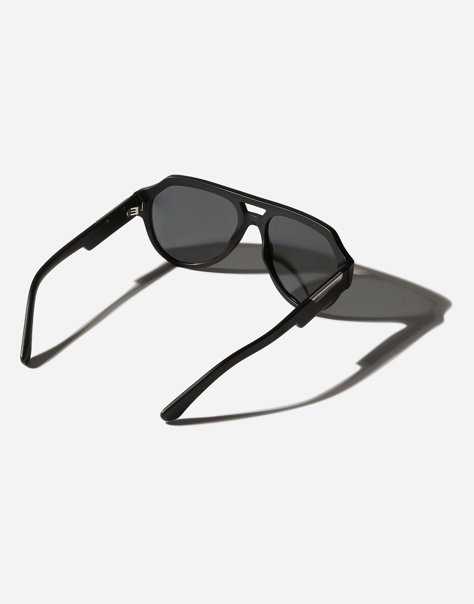 Mirror logo sunglasses in Black for Men | Dolce&Gabbana® US