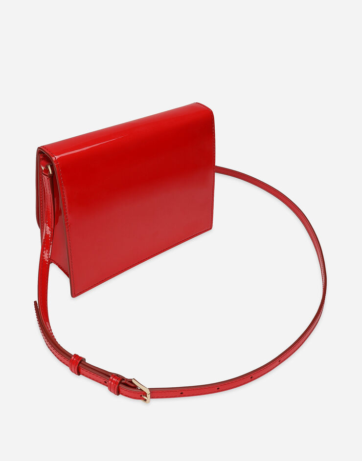 Dolce & Gabbana حقيبة كروس بودي DG Logo Bag من جلد لامع أحمر BB7287A1471