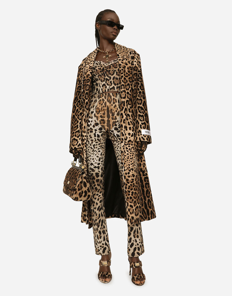 Dolce & Gabbana KIM DOLCE&GABBANA Manteau en éponge à imprimé léopard, ceinture et étiquette Re-Edition Imprimé Animalier F0C4PTGDBP6