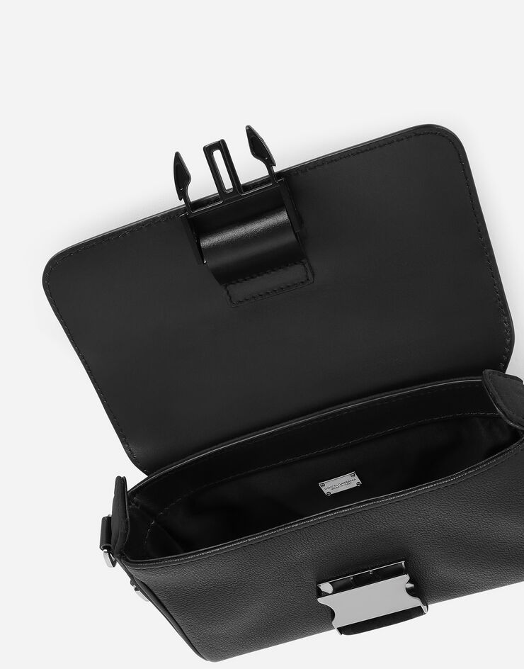 Dolce & Gabbana حقيبة كروس بودي محببة من جلد عجل ونايلون أسود BM2250AD447
