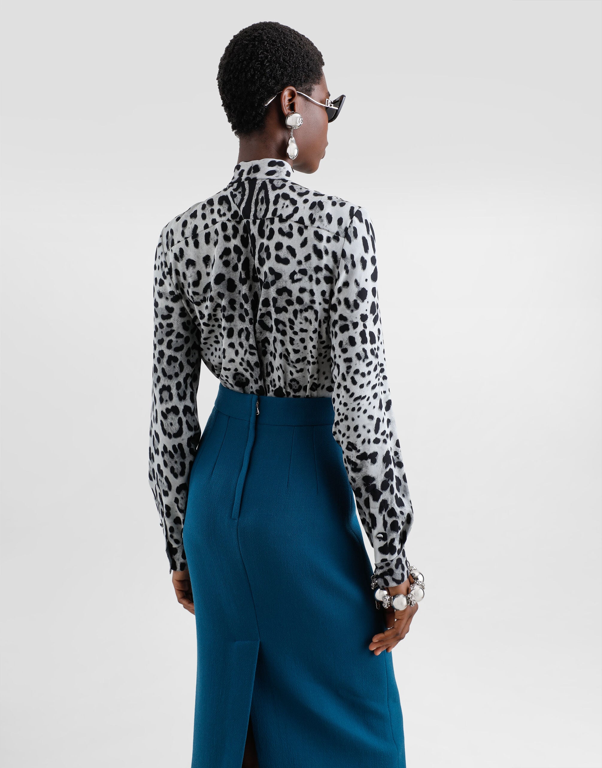 Dolce & Gabbana ヒョウ柄リボン付きシャツ Leopard-print charmeuse shirt with pussy-bow in Print for Women