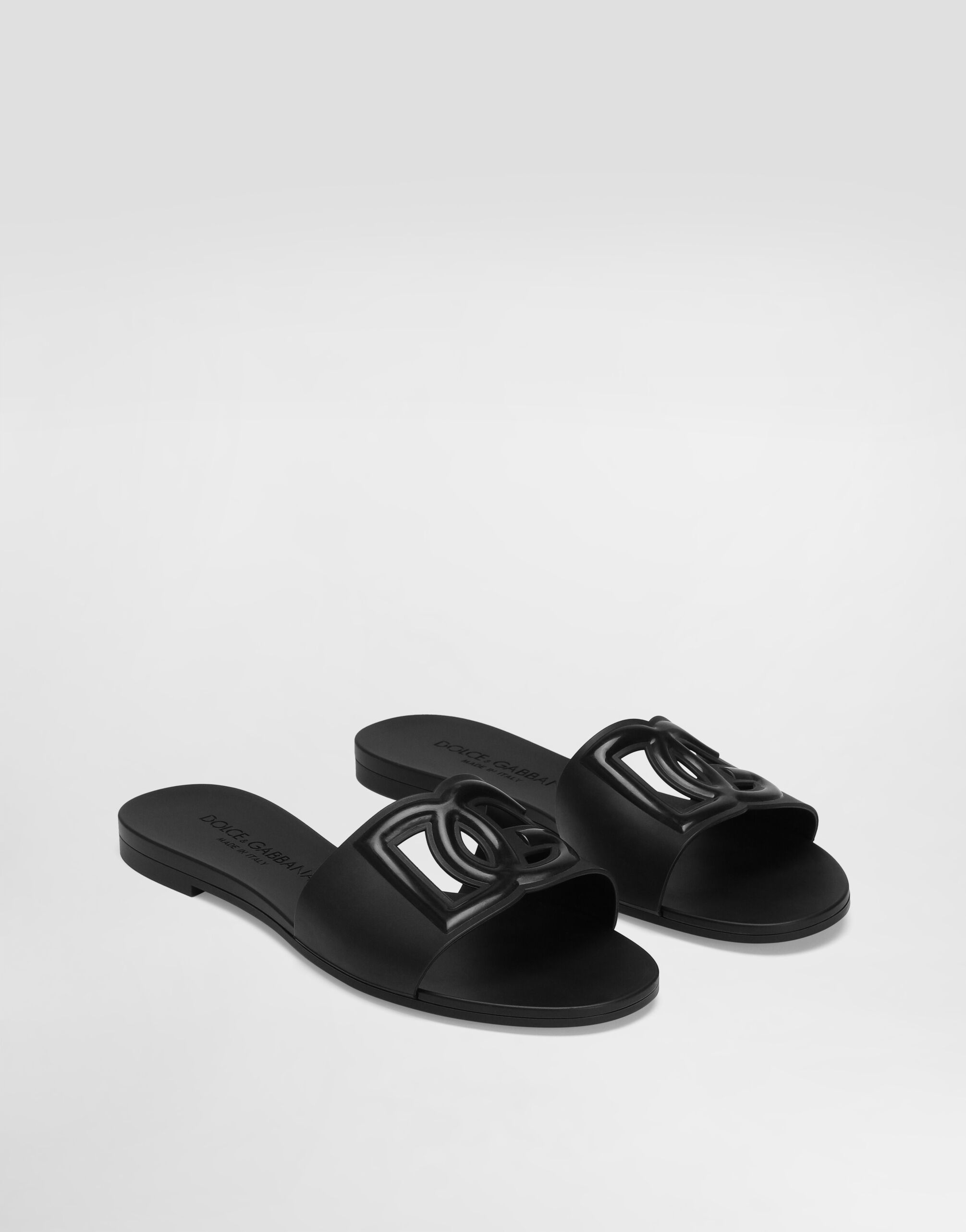【関税&送料込】Dolce & Gabbana Rubber Slide Sandals Rubber beachwear sliders in Fuchsia for Women