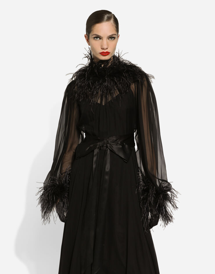 Dolce & Gabbana Robe longue en mousseline de soie avec détails en plumes d’autruche Noir F6JRCTFU1AT