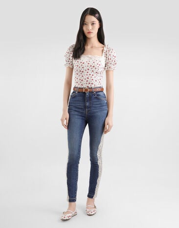 Dolce & Gabbana Top en charmeuse con estampado de pequeñas rosas Multicolor F7BK1TFSA79