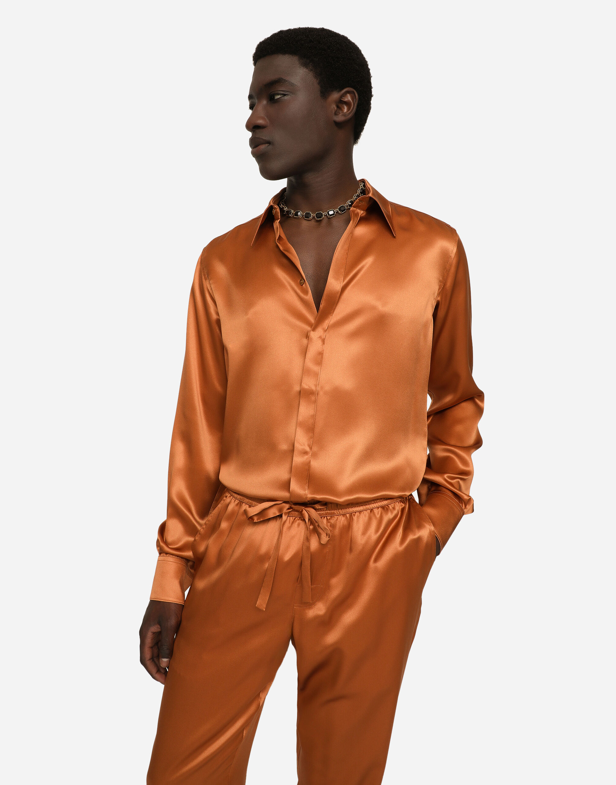 【2024A/W新作★送料無料】 Silk satin Martini-fit shirt with metal DG logo in Beige for トップス