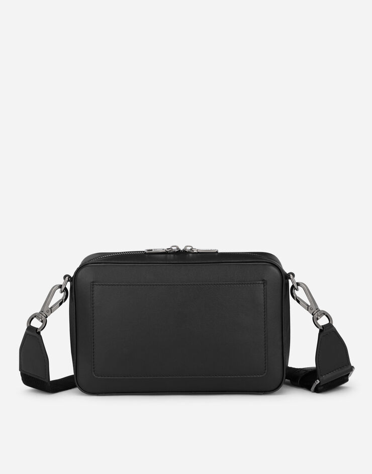 Dolce & Gabbana حقيبة كروس بودي من جلد عجل بشعار بارز أسود BM7329AG218