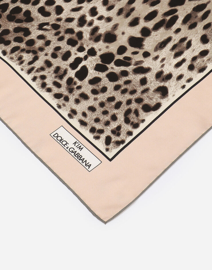 Dolce & Gabbana KIM DOLCE&GABBANA Foulard 90 x 90 en sergé à imprimé léopard Imprimé Animalier FN090RGDBQJ