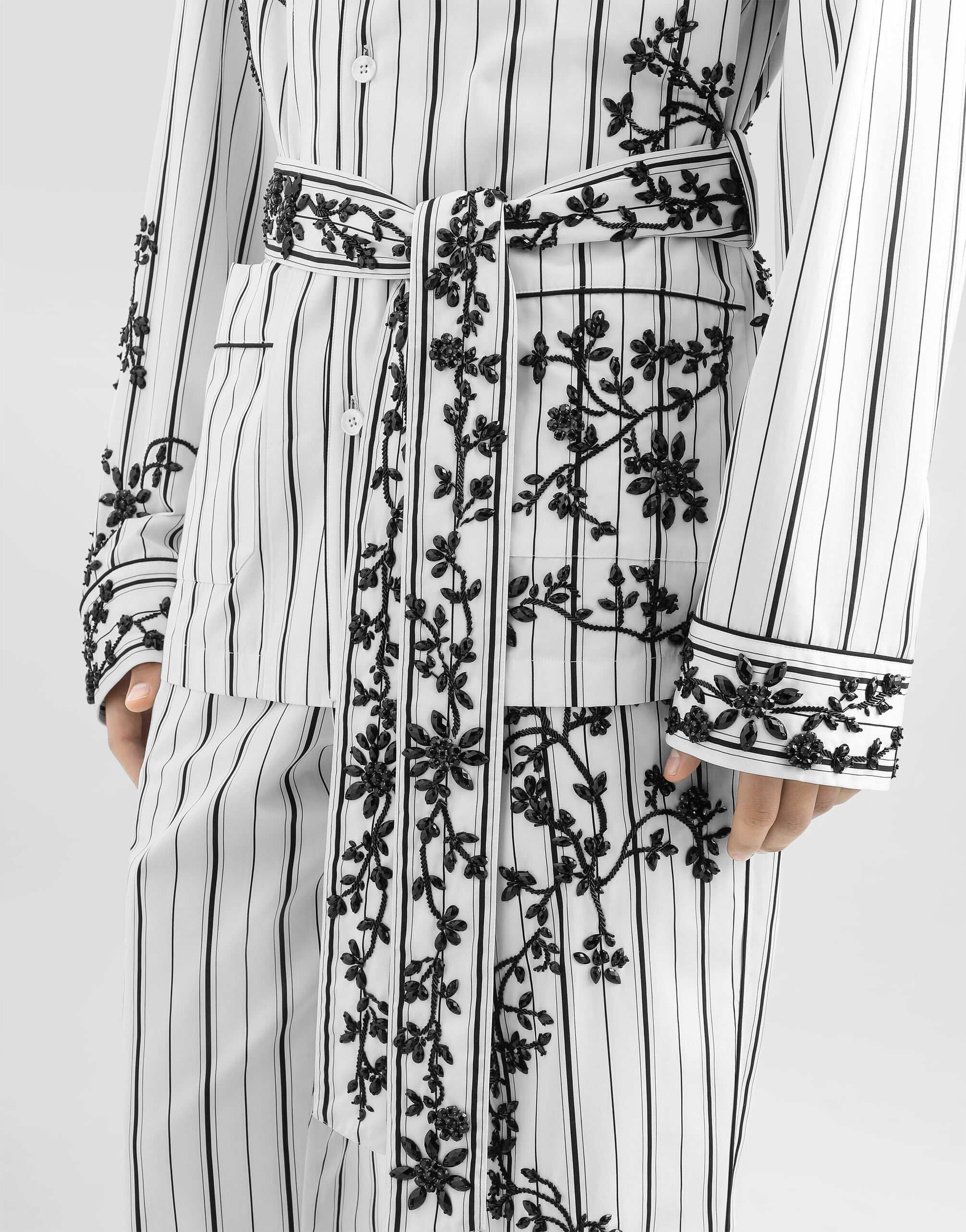 Vanity robe with embroidery - thumbnail 4