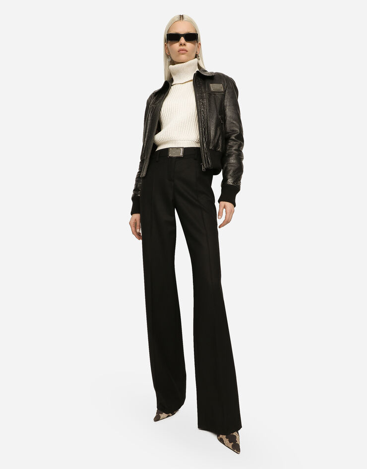 Dolce&Gabbana Pantalon flare en flanelle avec plaquette à logo Noir FTCZITGDBWV