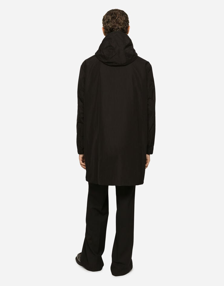Dolce&Gabbana معطف باركا نايلون بغطاء رأس وبطاقة موسومة أسود G036HTFUSXT